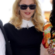 Madonna portait des lunettes de soleil Yves Saint Laurent au festival de Venise, model YSL 2320/S