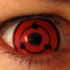 Alerte de la FDA, les lentilles de contact colorées inquiètent les experts